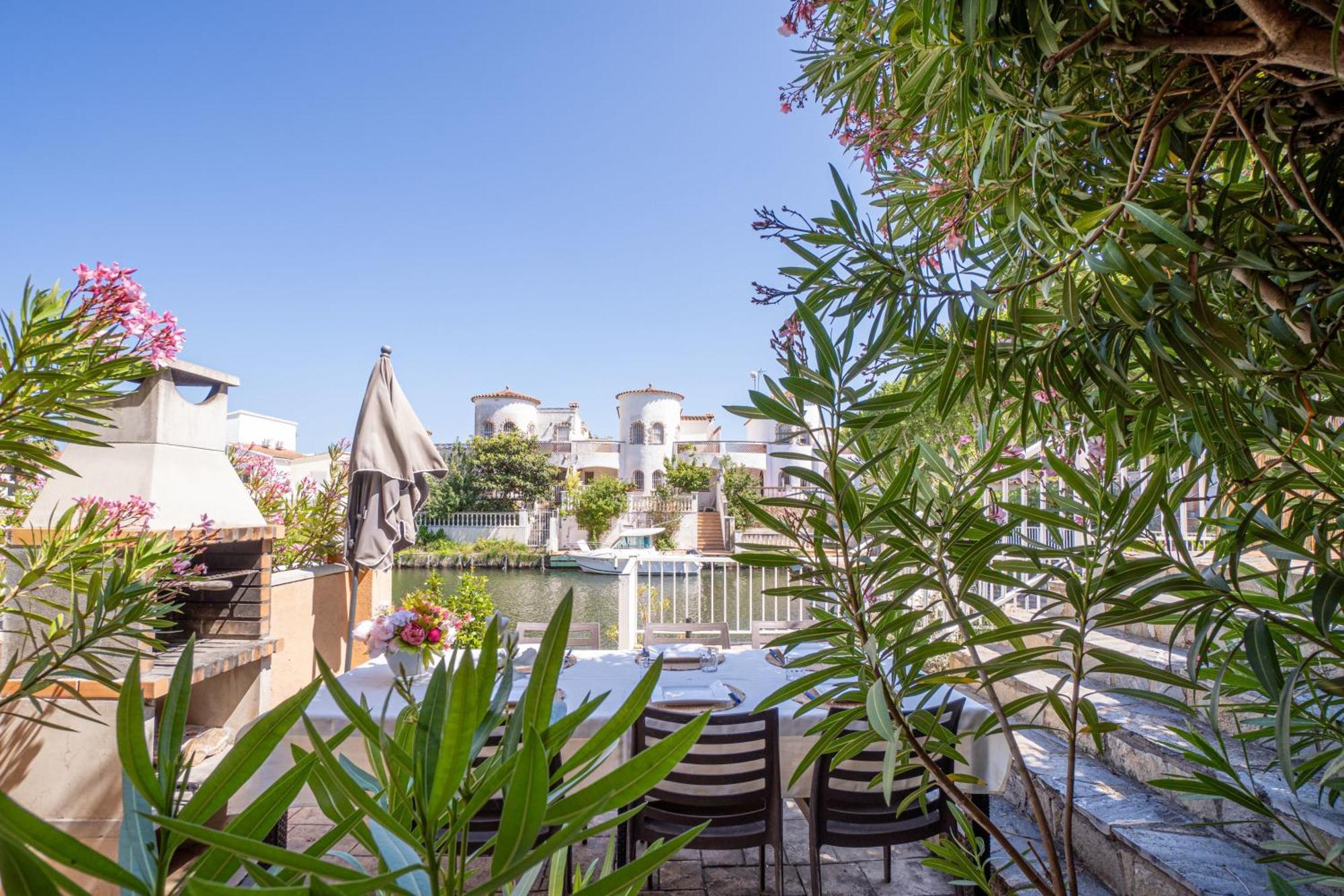 אמפוריבראבה Jouvacations Villa Freser מראה חיצוני תמונה