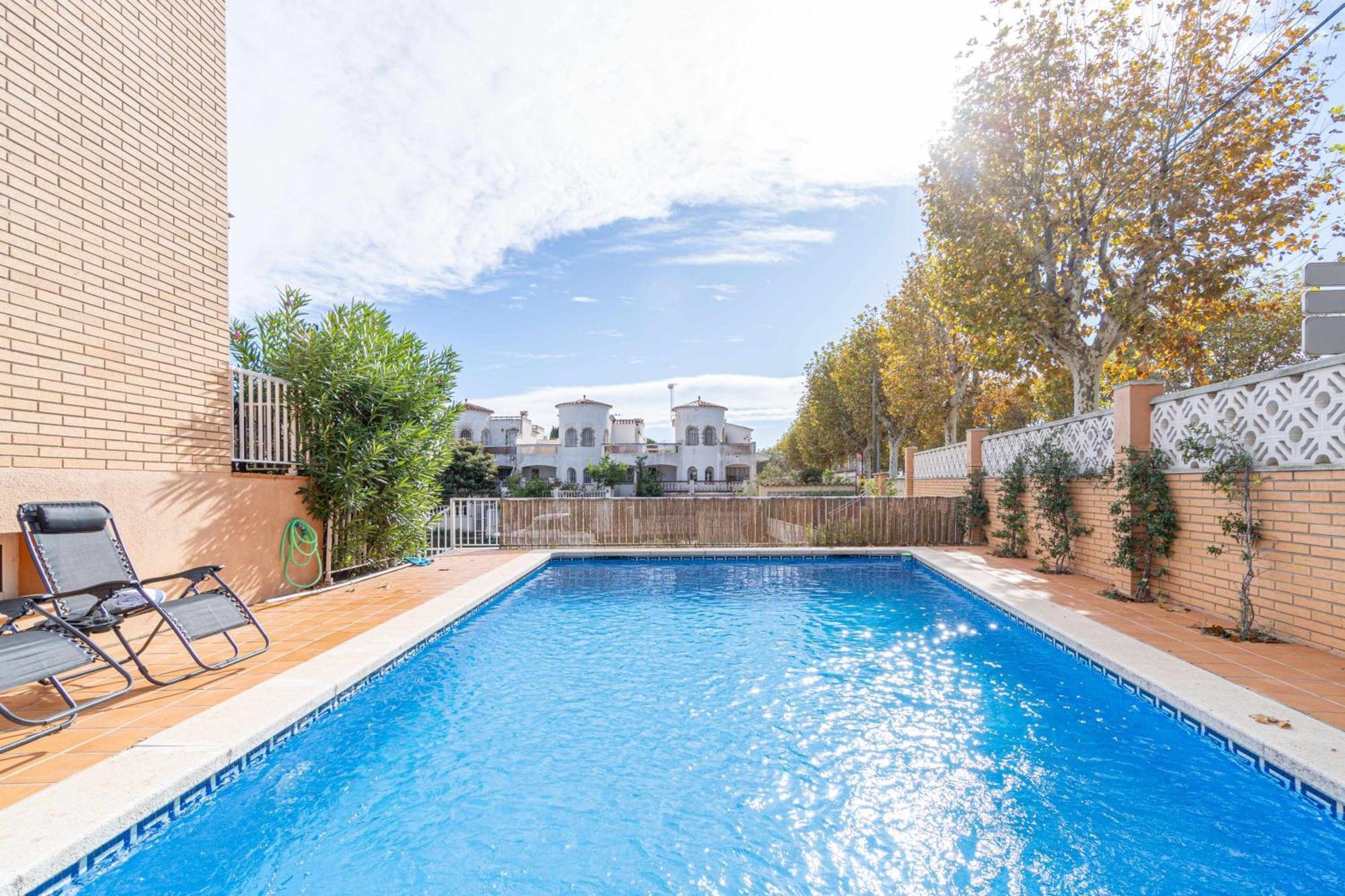 אמפוריבראבה Jouvacations Villa Freser מראה חיצוני תמונה