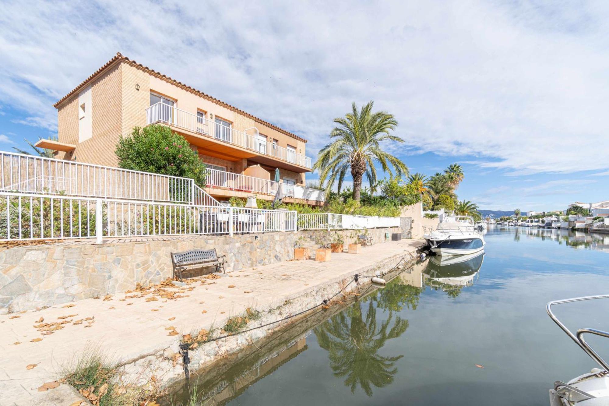 אמפוריבראבה Jouvacations Villa Freser מראה חיצוני תמונה